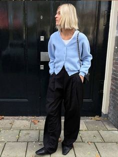 Style Baggy Pants, Linda Tol, Neutral Pants, Relaxed Trousers, Pant Trends, Baggy Trousers, Baggy Pants, Fashion People, Baggy Pant