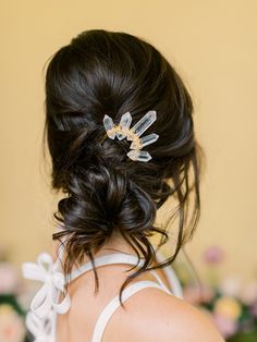 Hair Accessories Updo, Wedding Hair Pin, Bohemian Wedding Hair, Geode Wedding, Minimalist Bohemian, Minimalist Hair, Red Photography, Crystal Bridal Tiaras, Raw Quartz Crystal