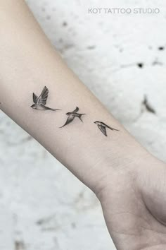 Swallow Bird Tattoos, Wrist Tattoos Girls, Tiny Bird Tattoos, Bird Tattoos For Women, Bird Tattoo Wrist, Flying Bird Tattoo