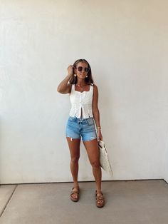 Mid 20s Summer Outfits, Atlantic City Outfit Summer, Casual Brewery Outfit Summer, Air Show Outfit Summer, Summer Fits Hot Weather, Fall Outfits Florida Casual, Eastern Europe Summer Outfits, Cute Universal Studios Outfit Summer, Going Out Outfits Florida