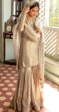 Nikkah Garara Dress, Off White Nikkah Dress, Pakistani Look For Wedding, Nikkah Inspo Dresses, Gharara For Bride, Nikah White Dress, Pakistani Bride Outfit, Pakistani Suits For Wedding, Pakistani Nikah Outfit