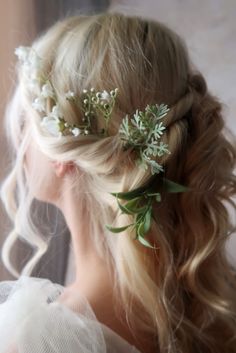 This woodland hair pin set includes four golden pins decorated with foliage and tiny white blooms. They can be arranged however you like, clustered together or strewn throughout your hair style. -- set of four pins -- handmade with ♡ by me -- leaves my studio in 3-5 days shop www.gardensofwhimsy.com | social media @gardensofwhimsy Boho Bride Accessories, Bridal Hair Pin, Creative Styling, Floral Halo, Hair Wreaths, Wedding Hair Piece, Flower Hair Clip, Bride Accessories, Wedding Hair Pins