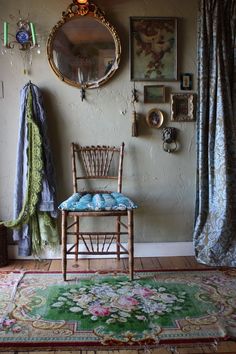 a chair sitting in front of a mirror on top of a wall next to a rug