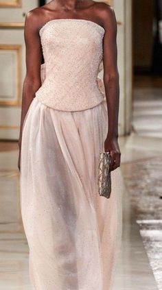 Med Gala, Ballerina Gown, Neutral Bridesmaids, Pink Dress Fashion, Runway Fashion Couture, Girl Coat, Mode Inspo, Glam Dresses, Dress Inspo