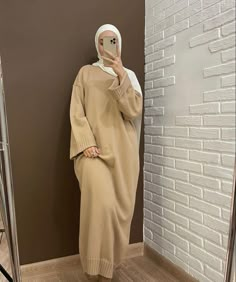 Pullover Hijab Outfit, Hijab Fashion Autumn, Autumn Hijab Outfit Ideas, Sweater Abaya, Winter Abaya Outfits, Abaya Aesthetic, Islamic Modest Fashion, Modest Winter Outfits