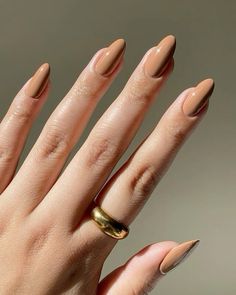 Milk chocolate brown nails offer a softer alternative to the dark brown nail trend, providing a lighter, more subtle hue that’s perfect for a range of looks. For those interested in experimenting with different finishes, a glazed effect can add an extra layer of sophistication to this already elegant color.
#nailtrends #milkchocolatenails Nail Ideas For School, Nail Ideas For Vacation, Nail Wallpaper, Milk Nails, Jewels Nails, Art Nails Design, Chrome Nail Polish, Career Lifestyle, Brown Nail Polish