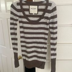 Nwot, In Never Worn Conditions, Sweater Of Abercrombie & Fitch, In Striped Patterns Of Brown And Gray Colors. A Gray Moose Logo On Left Chest. Light Weight But Very Warm, Round Neck Line, Extra Length, Stretchy. 45% Viscose, 40% Nylon, 15% Angora Rabbit Hair. Womens Xl. Abercrombie Fitch 2000s, Oxford University Sweater, Abercrombie And Fitch, Abercrombie And Fitch Outfits, Abercrombie Sweater, Abercrombie And Fitch 2000s, Brown Abercrombie Jeans, Abercrombie And Fitch Outfit, Rory Gilmore Style