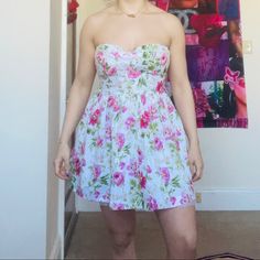 Nwot Floral Puffy Strapless Dress. Pair With Pink Cowgirl Boots For That Southern Belle Look. Super Cute And Incredible Fit. Best Fit For A Size Small But Can Also Fit A Medium. Brand New, Never Worn. #Spring #Feminine #Dainty #Summer Pink Strapless Cotton Mini Dress, White Floral Print Strapless Sundress, Feminine White Strapless Dress With Floral Print, Casual White Strapless Dress For Spring, White Fitted Strapless Dress For Spring, Fitted White Strapless Dress For Spring, Cute Strapless Mini Dress, Spring Strapless Dress With Sweetheart Neckline For Day Out, Flirty Strapless Dress For Spring Garden Party