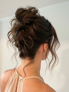 2024 Wedding Hair Trends to Inspire Your Look Bridesmaid Hair Inspo, Wedding Hair Trends, Wedding Hair Up, Guest Hair, Bridesmaid Hair Makeup, Wedding Guest Hairstyles, Makijaż Smokey Eye, Messy Bun Hairstyles, Bridal Hair And Makeup