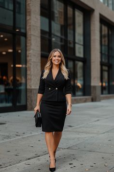 Are you preparing for a job interview and want to make a great impression with your outfit? Check out these 10 tips for dressing to impress at your next job interview. Plus Size Interview Outfit, Outfit Check, Interview Outfit, Business Look, Women Plus Size, First Impression, Job Interview, A Job, Dress To Impress