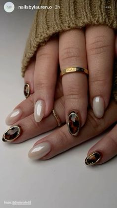 #gelnails #diy #tortoiseshell #chrome #nailsofinstagram #nailart #easynaildesigns Tortoise Shell Nails, Shell Nails, Gelish Nails, Summery Nails, Elegant Nails, Minimalist Nails, Nail Art Ideas, Dream Nails, Fire Nails