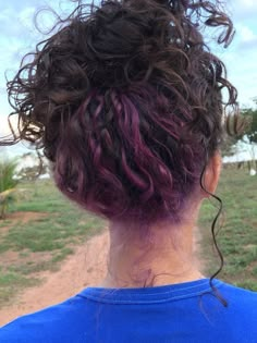 Natural Dyed Curly Hair, Curly Hair Color Underneath, Curly Hair With Color Underneath, Peekaboo Hair Color On Curly Hair, Curly Hair Dye Ideas Underneath, Curly Hair With Peekaboo Color, Under Hair Dye Curly, Curly Hair Dyed Underneath, Under Dyed Hair Curly