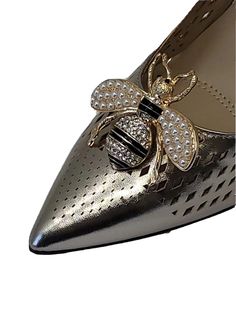 A beautiful metal shoe clips with rhinestones and beads. Measurements of each clip: 2 1/2 inches wide and 2 inches height. Two shoe clips. Cottagecore Shoes, Bee Shoes, Plaid Shoes, Sting Like A Bee, Float Like A Butterfly, Satin Shoes, Rhinestone Shoes, Prom Shoes, Shoe Art