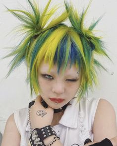 Y2k Hair Color, Hair Color Ideas Blonde, Y2k Hair, Dyed Hair Inspiration, Punk Hair, Funky Hairstyles, Hair Stylies, Yellow Hair