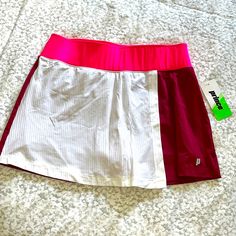 Women’s Skort Nwt Beet Red Colorblock Pattern White Color Block Bottoms For Summer, White Color Block Sports Shorts, White Bottoms With Contrast Color For Summer, White Color Block Shorts For Spring, Sporty White Color Block Bottoms, White Stretch Color Block Bottoms, Fitted White Color Block Bottoms, White Color Block Sports Bottoms, White Color Block Bottoms For Sports