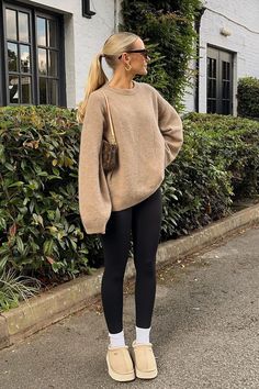 From cozy to chic, you can probably style Uggs for any occasion. This post is all about outfits that you can wear together with your Uggs!