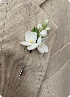 Elegant Flower Lapel Pin With Decoration, Elegant Flower Shaped Lapel Pin With Floral Decoration, Elegant White Lapel Pin For Wedding, Elegant White Flower Lapel Pin, Flower Lapel Pin For Weddings, Flower Shaped Wedding Lapel Pin Brooch, Floral Wedding Lapel Pin Brooch, Flower Lapel Pin Brooch For Wedding, White Flower Lapel Pin For Formal Occasions