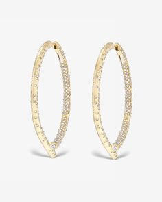 A lightweight hoop earring in yellow gold lit by diamonds on the outer and inner curves Gold Light, Earring Necklace, Ring Earrings, Necklaces Bracelets, Fine Jewelry, Hoop Earrings, Diamonds, Yellow Gold, Yellow