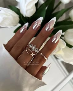 Chrome Nail Designs: Trendsetting Metallic Manicures White Cat Eye Nails, Eye Nails, French Acrylic Nails, Colorful Nails, Metallic Nails, Neutral Nails, Hot Nails