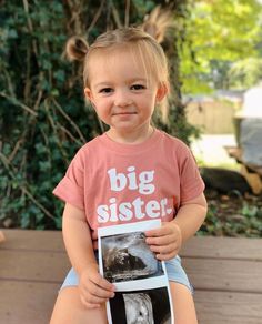 Simple Big Sister Announcement, Big Sister New Years Announcement, Big Sis Shirt, Big Sister Again Shirt, Big Sister Outfit, Baby Announcement 2nd Child, Pregnancy Announcement With Big Sister, Big Sister Announcement Photoshoot, Big Sister Photoshoot