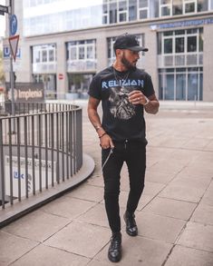 Mens Rock Fashion, Metallica Shirt Outfit, Metal Outfit Men, Metal Style Outfits, Rocker Outfit Men, Band Tee Outfits, Metal Outfit