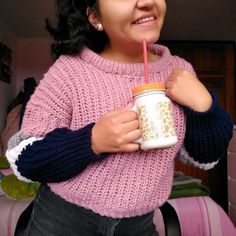 Proyectos finales de "Crochet: crea prendas con una sola aguja" (Alicia Recio Rodríguez) | Domestika Casual Crochet Knitting Pattern In Acrylic Yarn, Casual Acrylic Crochet Knitting Pattern, Fingerless Gloves, Arm Warmers, Gloves, Crochet