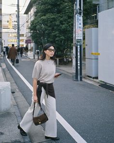 Omy to @bluebottle again ☕️😂 #35mm #bluebottlecoffee #japantrip #tokyo #ootd #dailystyle #contaxt2 #aeyde #gentlemonster Tokyo Ootd, Tokyo Outfits, Cos Fashion, Summer Japan, Japan Outfits, Japan Summer, Japan Fashion Street, Korean Fashion Summer