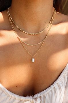 Cheap Dainty Gold Plated Necklaces, Cheap Gold Beaded Necklace For Everyday, Affordable Everyday Gold Plated Jewelry, Gold Jewelry Minimalistic, Cheap White Necklaces For Everyday Use, Affordable Clear Round Necklaces, Cheap Casual Gold Beaded Necklaces, Cheap White Necklaces For Summer, Cheap Trendy Everyday Chain Necklace