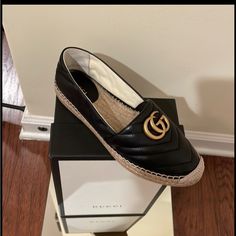 Black And Tan Gucci Loafer’s. Never Worn Brand New! Black Calf Leather Flats With Textured Sole, Designer Slip-on Flats With Leather Sole, Gucci Black Loafers With Branded Insole, Designer Black Flats For Spring, Gucci Black Flat Loafers, Gucci Casual Black Loafers, Designer Black Flats With Leather Sole, Designer Loafers With Branded Heel Counter, Designer Calf Leather Flats With Round Toe