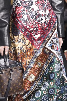 See detail photos for Louis Vuitton Fall 2016 Ready-to-Wear collection. Couture Runway, Clothing Details, Fall 2016, Vogue Paris, Laura Ashley, Fashion 2017