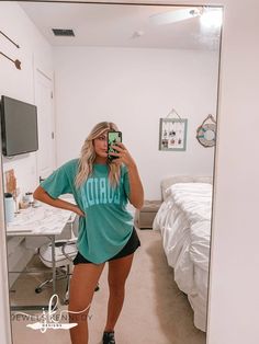 Florida Comfort Colors Shirt - JEWELS KENNEDY DESIGNS Cute Beachy Outfits, Vsco Clothes, Cute Middle School Outfits, Beachy Outfits, Trendy Fits, Cute Preppy Outfits, Preppy Summer, Comfort Colors Shirt, Cute Comfy Outfits