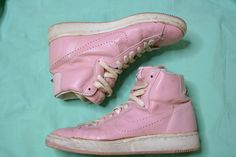 "Wow these are just so good! And they are bubble gum PINK leather. Original vintage 80's PINK NIKE Penetrators. Womens size 9, fits true to size. Stiffness to left toe, some glue yellowing around sole edges, scuffing to right shoe outside. In pretty good condition for age and use. Great pre Margiela like swoosh with just perforated holes, such a cool modern look for 1980. Made in Republic of Korea as stated on back of tongue. Bottom length measures 10 1/2\" Bottom across measures 3 1/2\" Length Vintage Nike Sneakers, 80s Shoes, Instant Family, 80's Fashion, Rainbow Shoes, Vintage Dress 80s, Nike Retro, Cute Shoes Heels, Bubble Gum Pink