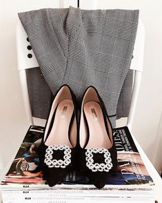 Checkered Blazer by Oui Fashion, Elle magazine Germany and Black Pumps with Silver Emblem. #fallfashion #details #inspiration #shoes #shoeshighheels Checkered Blazer, Conquer The World, Elle Magazine, Black Pumps, High Heel Shoes, A Girl, Autumn Fashion, Germany