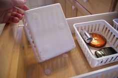 Use velcro dots to keep drawer organizers from sliding around ~ well, 'duh' to me for not thinking of this!! Junk Drawers, Dry Camping, Camping Trailers, Diy Rv, Boat Storage