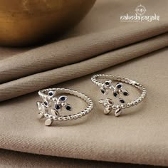 Jodvi Silver, Bichiya Toe Rings Silver Bridal, Metti Designs Silver Indian, Metti Designs Silver, Toe Rings Silver Indian, Chandi Ring Design For Women, Leg Finger Ring, Silver Anklets Designs, Trendy Silver Jewelry