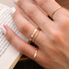 Gold Minimalist Jewelry, How To Wear Rings, Hand Rings, Gold Rings Simple, Gold Rings Fashion, Gold Ring Designs, Ringe Gold, Golden Glow