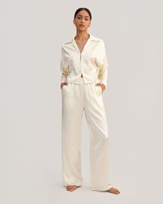 Silk Pullover Pajama Set, We've turned the classic pajama set into a 90s-inspired silk sleepwear set embodying on-trend minimalism and neutral aesthetic. Aesthetic Pajama Set, Neutral Pajamas, Silk Pajamas Women, Silk Bedding Set, Silk Clothes, Silk Nightwear, Classic Pajamas, Elegant Scarves, Neutral Aesthetic