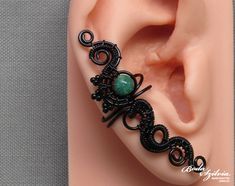 Wire wrapped gothic ear cuff with green aventurine, no piercing required! Aventurine is believed to stimulate mental clarity, creativity, and compassion. This ear cuff is made of black artistic wire, tiny black seed beads and a green aventurine gemstone. Though the design is not symmetrical, it looks great on both the left or right ear. Available: - single piece - pair Plz, select from the list (select style). Made for order. I'll need 1-5 days to make your ear cuff. Please note that each one is Green Formal Earrings With Ear Wire, Black Adjustable Jewelry With Ear Wire, Green Handmade Ear Cuff For Gift, Unique Metal Wire Wrapped Ear Cuff, Handmade Adjustable Fantasy Ear Cuff, Diy Wire Earrings, Artist Custom, Felt Pouch, Artistic Wire