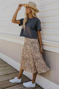 Simple Spring Outfits, Modest Summer Outfits, Leopard Print Skirt, Print Skirt, Casual Summer Outfits, Mode Inspiration, Spring Summer Outfits