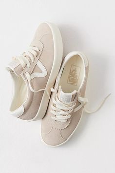 Fall Sneakers, V Logo, Retro Styles, Taking Notes, Suede Sneakers, Shoe Obsession, Mom Outfits