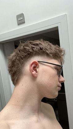 Different Mullet Styles, Good Men Haircuts, Mens Hairstyles No Fade, Modern Mullet For Straight Hair, Modern Mullet Thick Hair Men, Crazy Hairstyles Men, Textured Fringe Mullet Men, Modern Mullet Front View