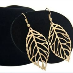 Brand New! Beautiful Leaf Cutout Dangling Earrings Simple Elegance And Perfect Accessory For Any Occasion / Outfit! These Golden Metal Leaves Are Laser-Cut And Light As A Feather. Approximately: Total Hanging Length: 2 1/2" Leaf Width At Widest Part: 1" Leaf Length: 1 3/4" Make An Offer. All Reasonable Offers Will Be Accepted. Ask Me How To Get $4.99 Shipping Every Friday!! New To Poshmark, Use My Code To Get $10 Off Your First Purchase From Poshmark. My Code: Jss2004 Fast Shipping & 5 Star Serv Travel Snow, 90s Bohemian, Celestial Goddess, Leaf Cutout, Boho Leaves, Earrings Dangle Simple, Statement Fashion, Gold Clips, Silver Jewels