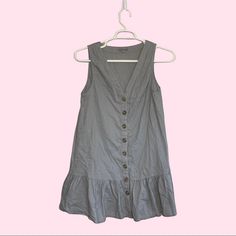 Wishlist Apparel Sunset Love Button Up Linen Blend Dress Features: Sleeveless, V-Neckline, Button Closure Size: S Color: Gray Material: 30% Linen, 70% Cotton; Hand Wash Approx. Measurements Taken Laying Flat: 18” Armpit To Armpit 34” Length Shoulder To Bottom Hem 23” Hips Sorry About The Wrinkles, It Just Needs To Be Ironed In Nwot Condition ** See Pictures For Additional Description ** Nn19 - Wis Sleeveless V-neck Dress With Button Closure For Spring, V-neck Sleeveless Dress With Button Closure For Summer, Sleeveless Mini Dress With Button Closure For Vacation, Sleeveless Cotton Mini Dress With Buttons, Cotton V-neck Mini Dress With Button Closure, Beach Sleeveless Cotton Dress With Buttons, Sleeveless Cotton Dress With Buttons For The Beach, Cotton Sleeveless Buttoned Dress For The Beach, Sleeveless V-neck Dress With Buttons For Summer