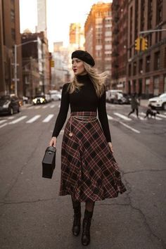 Plaid Skirt Outfit, Classic Skirts, Winter Skirt, Skirt Outfit, Mode Inspo, Plaid Skirt, Formal Party