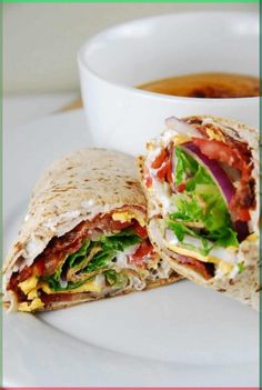 Heaven on a plate, these low calorie wraps are a dream. Easy to make, and mouthwateringly delicious, this is one wrap recipe that you’ll want to make again and again. Low Calorie Wraps, Turkey Wrap Recipes, Turkey Wrap, Crunchwrap Supreme, Turkey Wraps, Wrap Recipe, God Mat, Bacon Ranch, Turkey Bacon