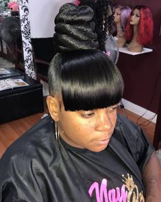 Knotless Bun, Bun With Bangs Hairstyles, Bangs Hairstyles For Black Women, Cool Bun, Bun Bangs, Purple Red Hair, Blue And Red Hair, Short Hair Or Long Hair