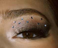 Makeup For A Country Concert, Mirrorball Eye Makeup, Beyonce Eye Makeup, Mirrorball Makeup Look, Eras Reputation Makeup, Dark Sparkly Makeup, Metallic Silver Makeup, The Weekend Concert Makeup, Beyonce Concert Makeup