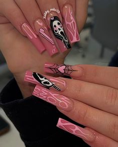 Ghost Face Nails Acrylic Pink, Spooky Nails Inspiration, Nails Design For Halloween, Spooky Baddie Nails, Hollween Costumes Ideas Nails, Halloween Nails Scream Pink, Halloween Ghost Face Nails, Horror Movie Acrylic Nails, Halloween Nail Designs Scream