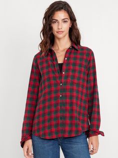 spread collar long sleeves buttoned cuffs button front patch chest pocket curved hem plaid print relaxed fit hits at hip models are approx.  5'9" and wear sizes s (4), l (12), and xl (18)machine wash according to the care instruction label  . Best Holiday gift for Women , perfect Shirts for Christmas! Women Flannel, Womens Flannel Shirt, Pajamas Gift, Family Maternity, Old Navy Women, Plaid Print, Green Plaid, Perfect Shirt, Flannel Shirt