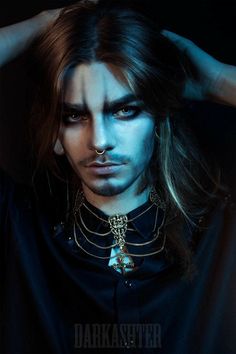 Warlock Makeup Men, Mens Warlock Makeup, Wizard Makeup Men, Hades Photoshoot, Warlock Makeup Male, Male Witch Makeup, Warlock Makeup, Male Vampire Makeup, Nils Kuiper